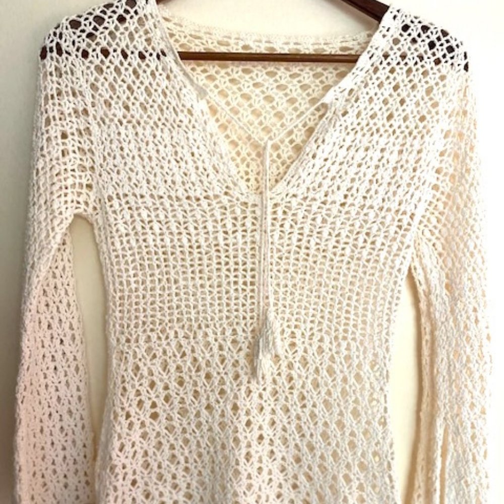 White Hand knit Cotton Top, Form Fitting, Small